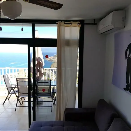 Appartement With Terrace Facing